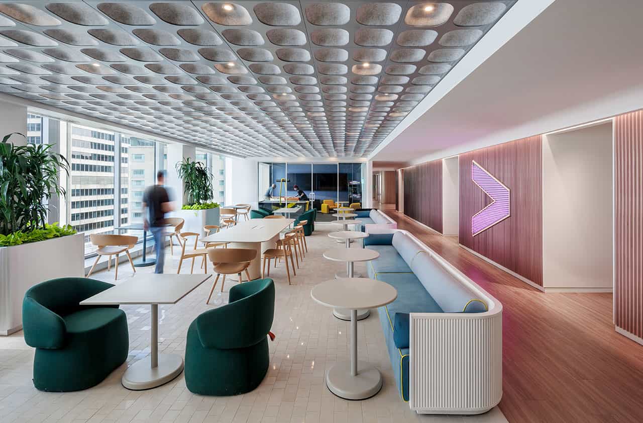 Cover Image for “Dynamic Design: Accenture’s Montreal Office Celebrates Local Culture”