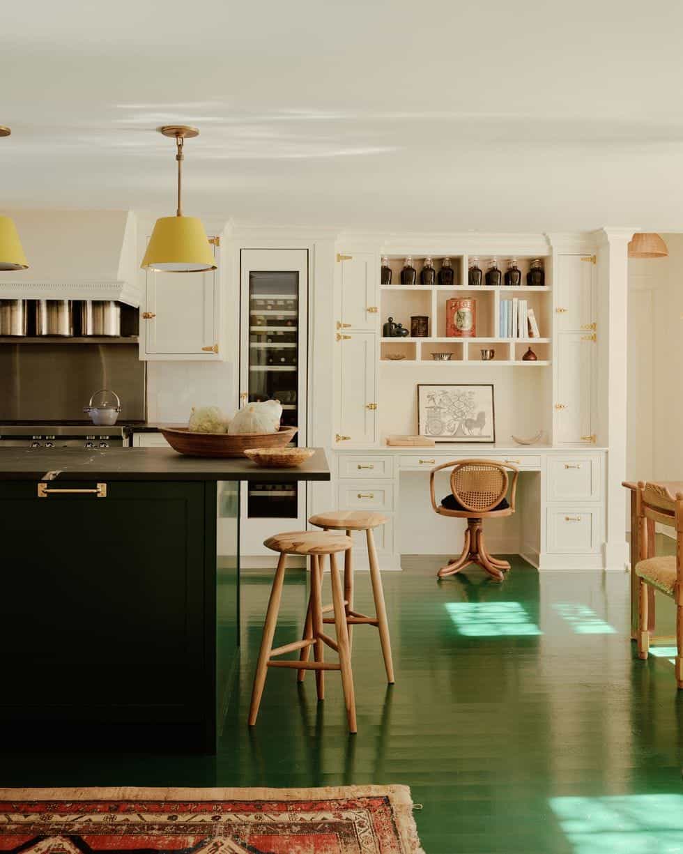 Cover Image for Green Kitchens: Timeless Elegance and Vibrant Versatility