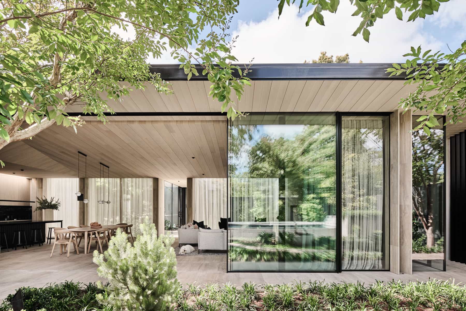 Cover Image for Butterfly House: A Masterful Blend of Historic Charm and Contemporary Design