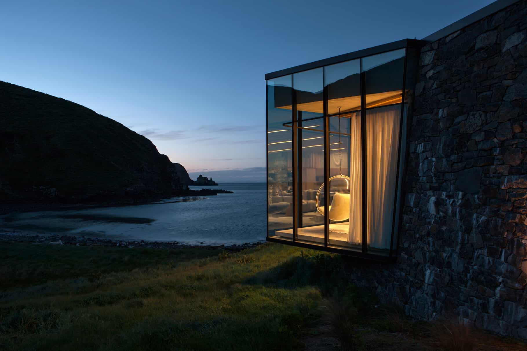 Cover Image for Seascape Retreat: A Pinnacle of Luxurious Seclusion by Patterson Associates