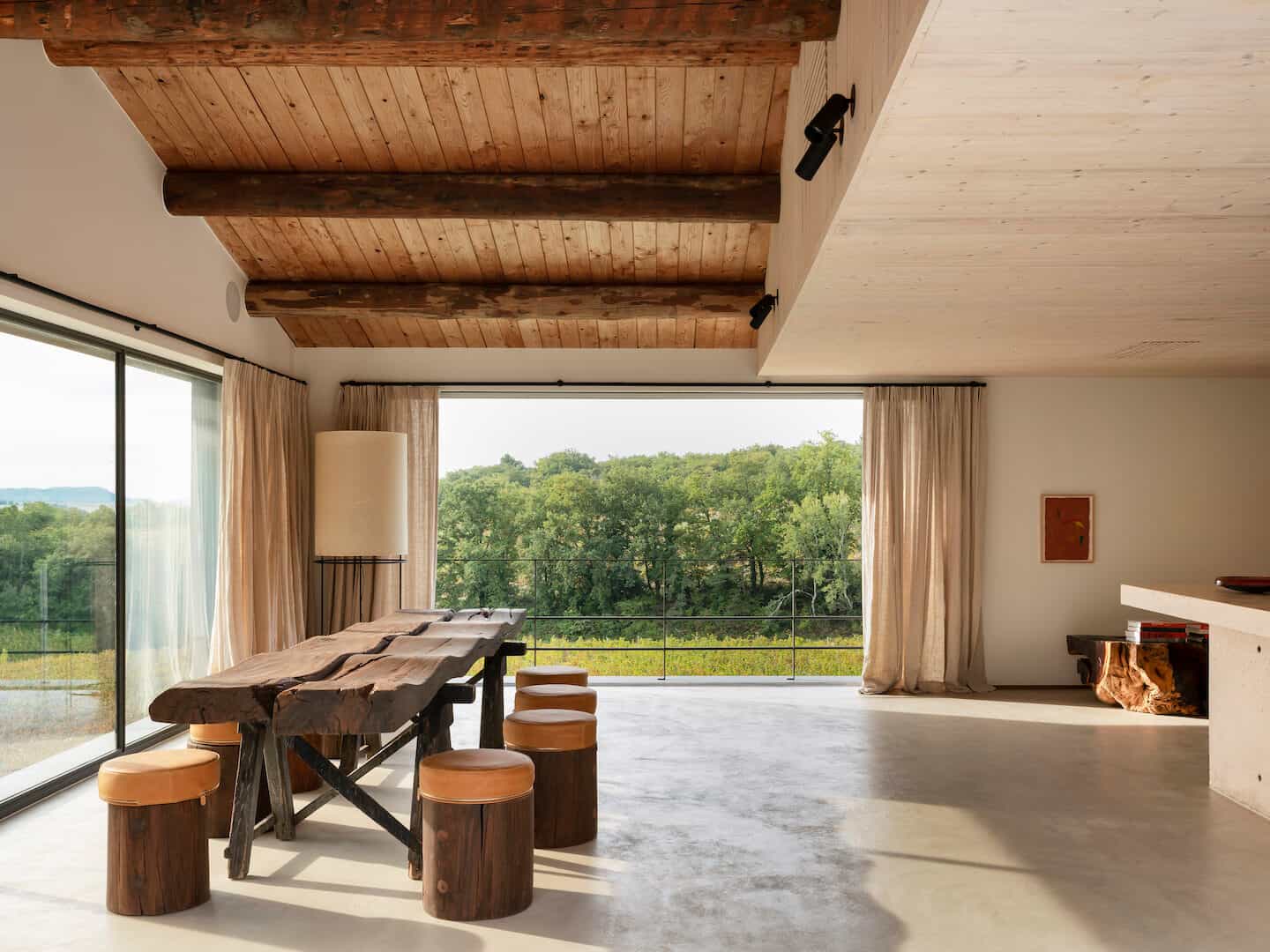 Cover Image for Câlin Valréas: A Secluded Retreat in Vaucluse, France