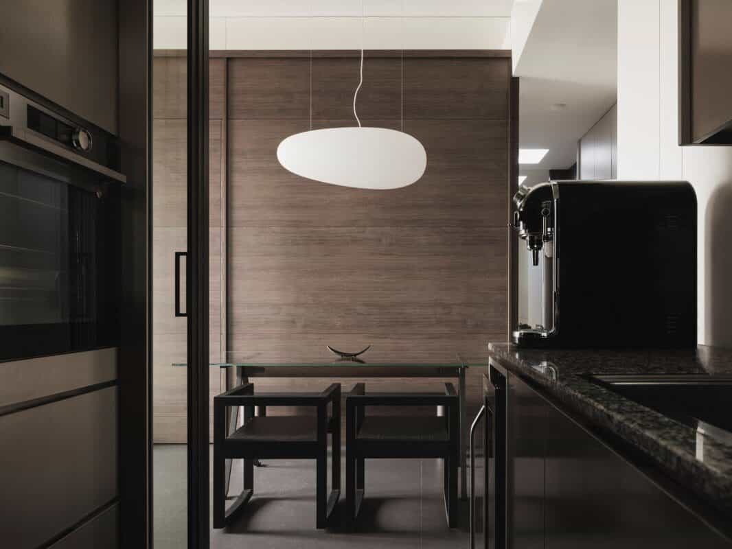 Cover Image for Minimalist Elegance Redefined: The Poignant Apartment in Singapore