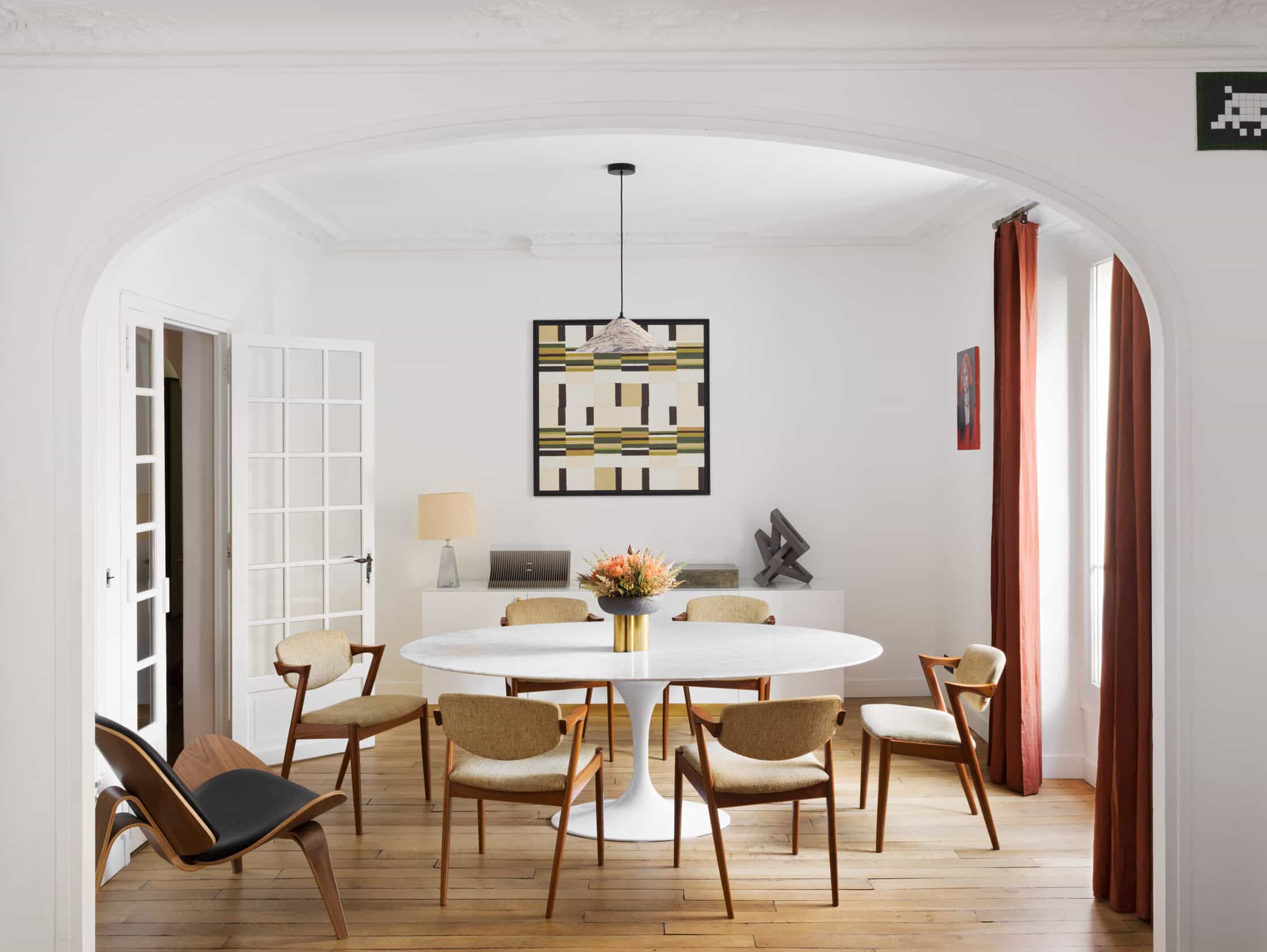 Cover Image for Sophie Dries Renovates a Colorful Haussmann-Era Apartment in Paris