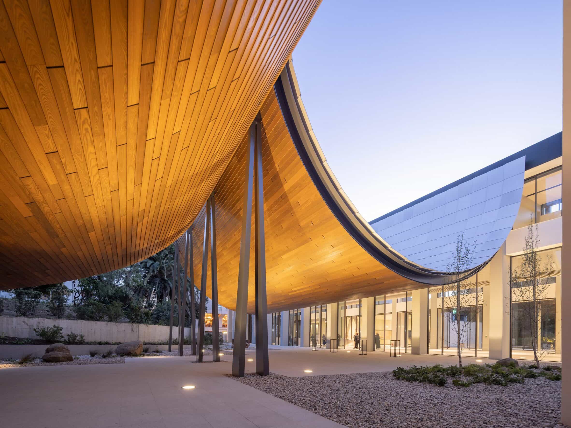 Cover Image for Kengo Kuma & Associates Adds Sweeping Canopy to Lisbon Art Centre