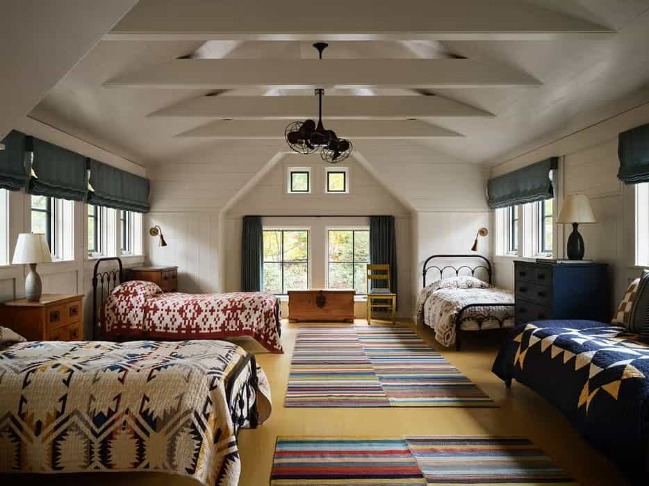 Cover Image for Timeless Trends: Integrating Antiques into Modern Interiors