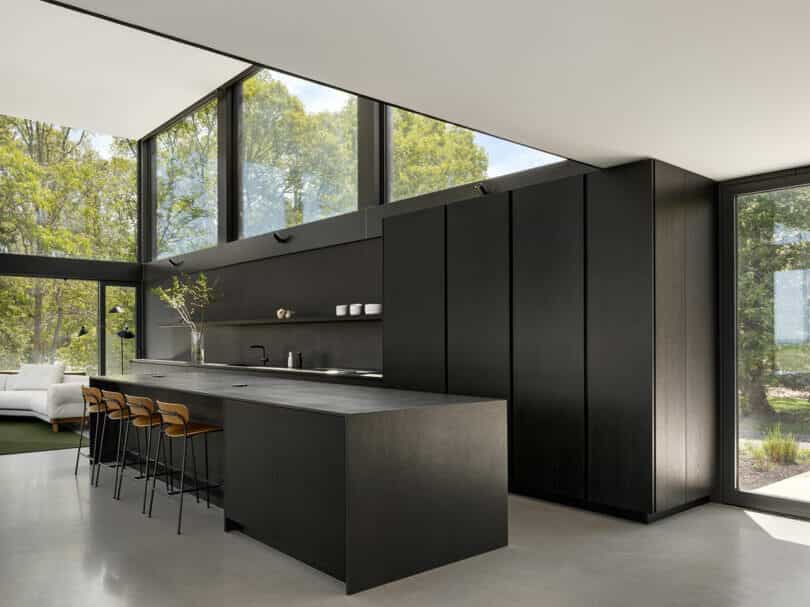 Cover Image for Frame House: Redefining Modern Living in the Hamptons